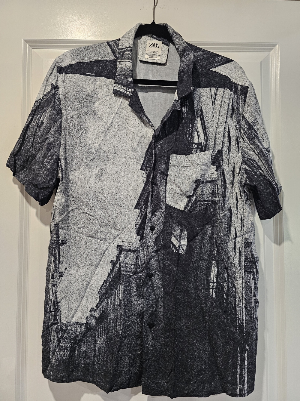 Zara Men’s Black & White Urban Graphic Short-Sleeve Button-Down Shirt